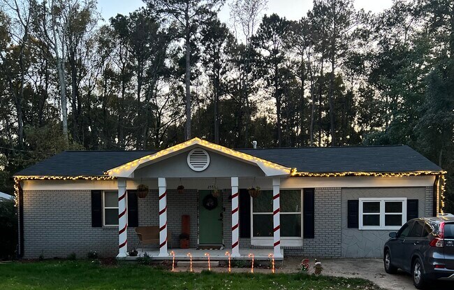 Building Photo - 255 Martin Cir