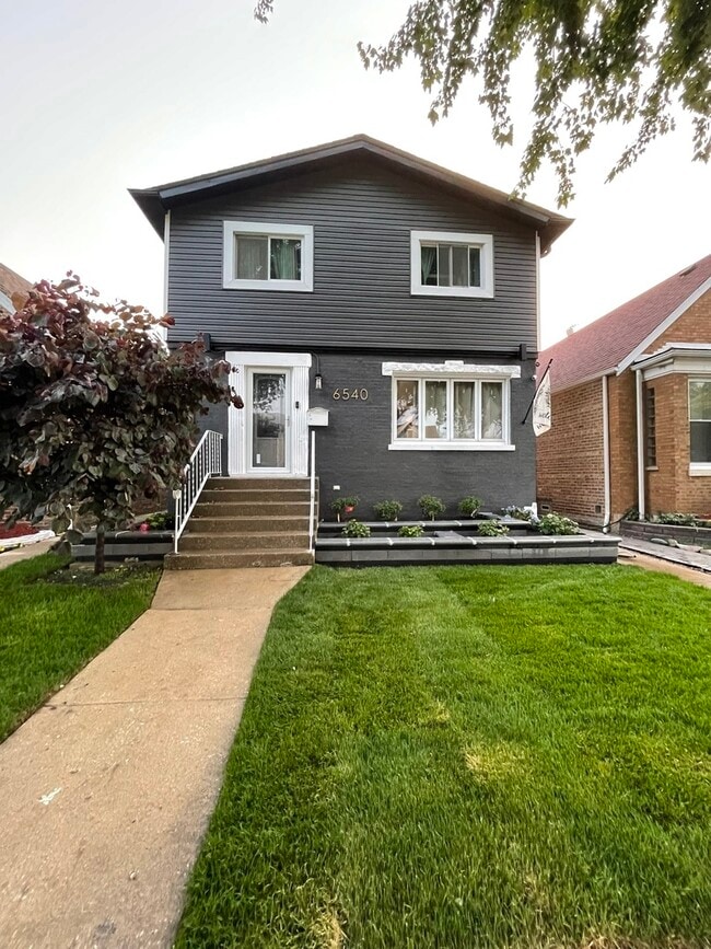 Building Photo - 6540 S Kedvale Ave