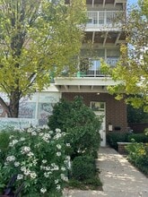Building Photo - 915 S Oak Park Ave