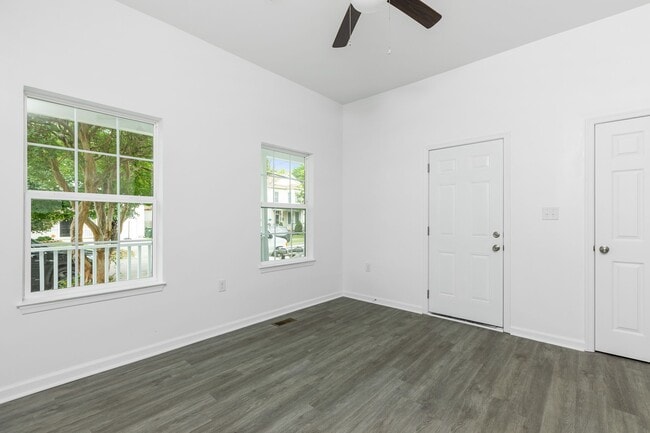 Building Photo - newly renovated property