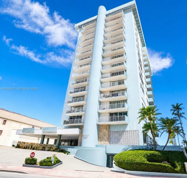 Foto del edificio - 5838 Collins Ave