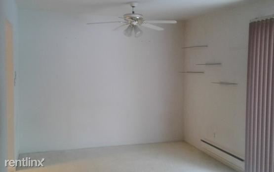 Building Photo - 1822 Colonial Village Way