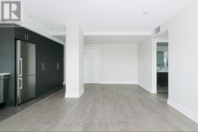 Building Photo - 11-511 Walmer Rd