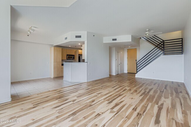 Foto del edificio - 2302 N Central Ave