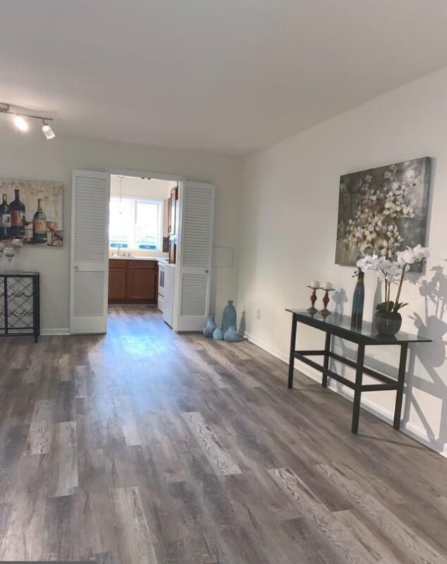 14415 Golden Oak Ct, Centreville, VA 20121 Condo for Rent in