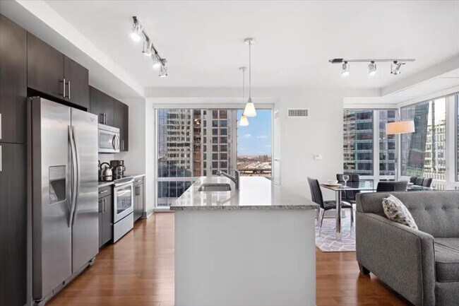 Foto del edificio - 100 Pier 4 Blvd.