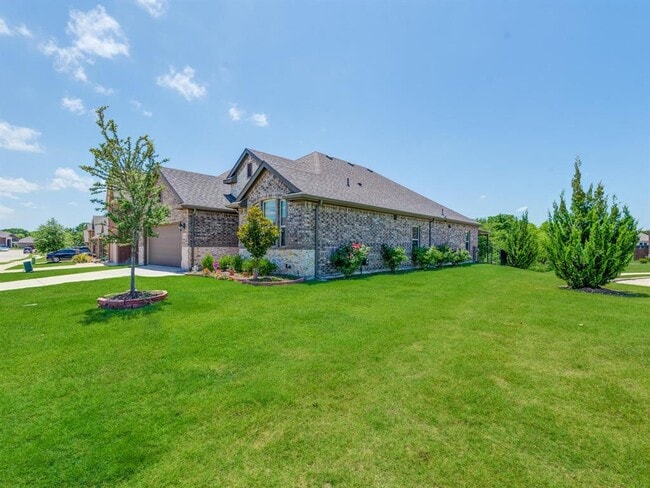 Building Photo - 2008 Lake Vista Dr