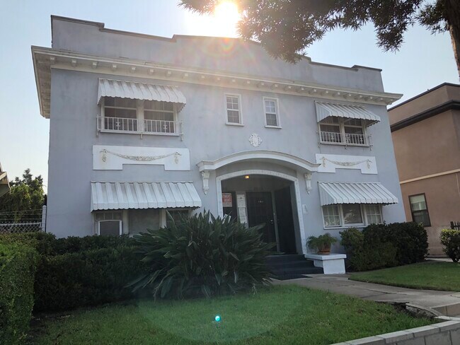Building Photo - 2914 S Normandie Ave