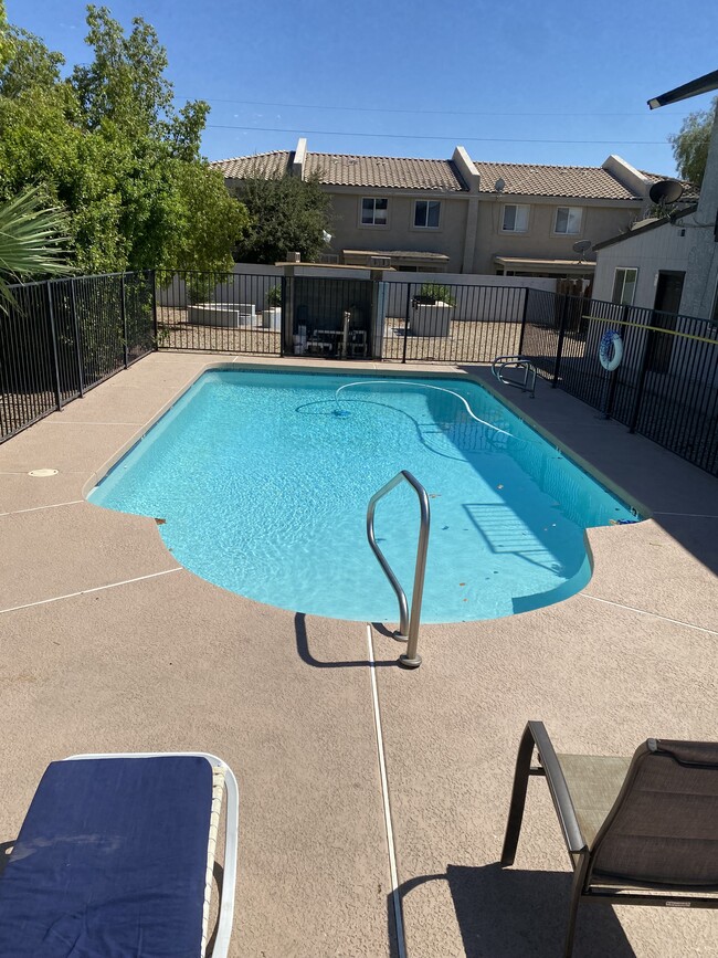 Foto del edificio - 3029 E Paradise Ln