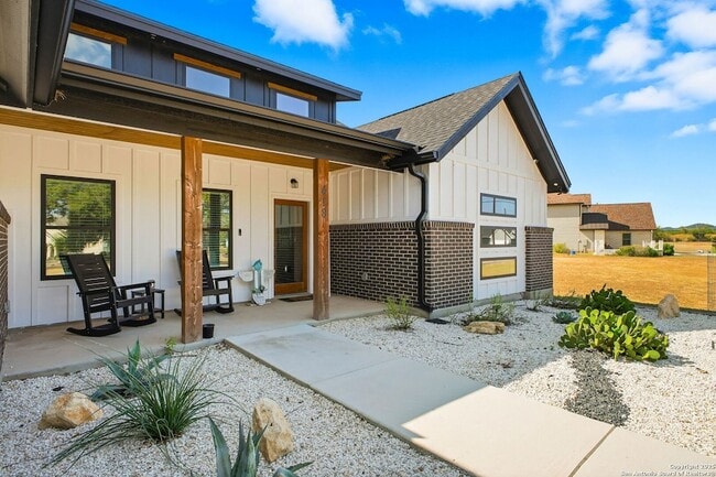 Building Photo - 418 Tawny Oak Cir