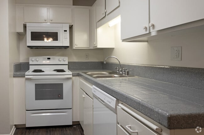 Kitchen - Garnet Victoria Apartments