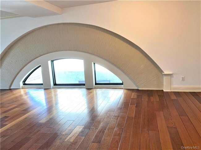 Building Photo - 1 S Astor St