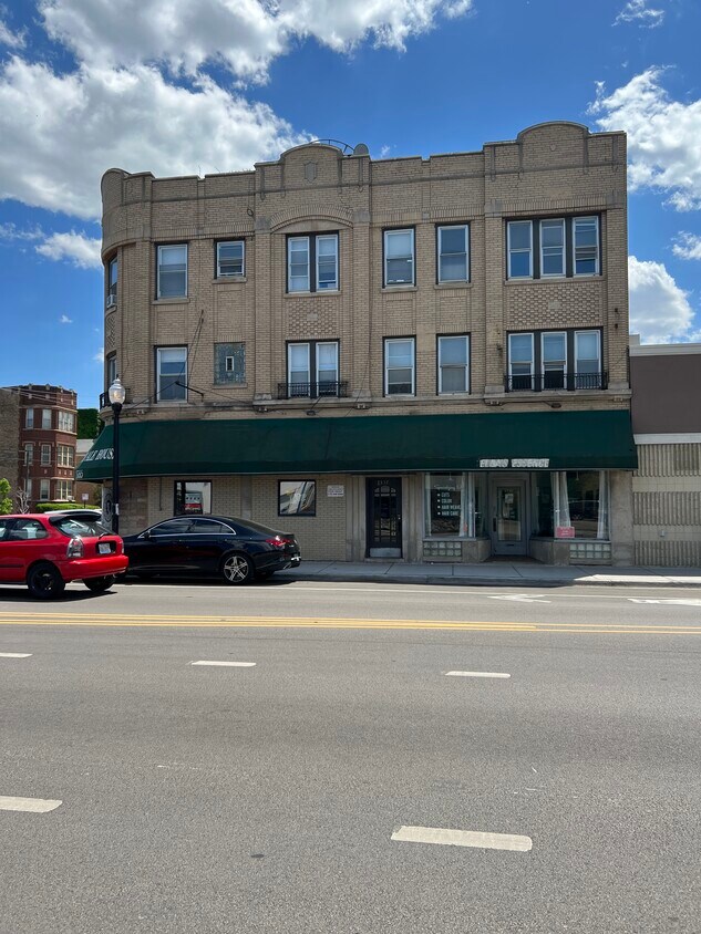 Foto principal - 2335 W Howard St