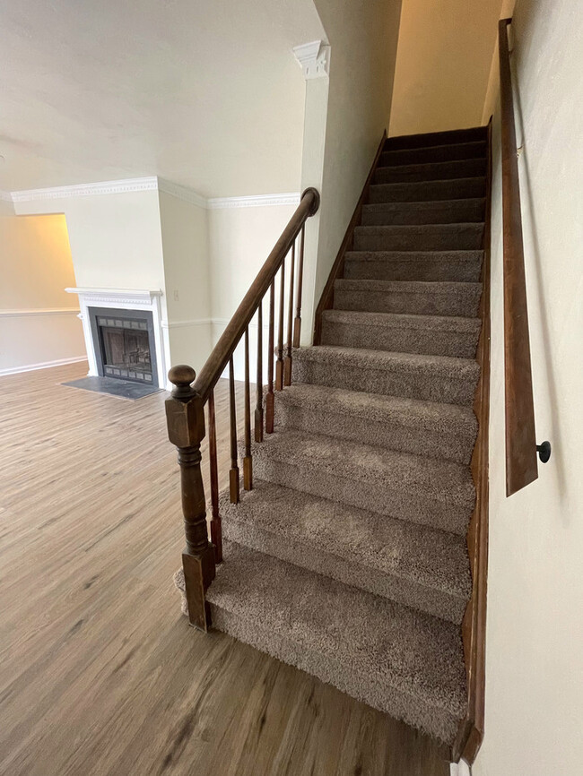Foto del edificio - This 3 bedroom 1.5 bath Townhome is locate...