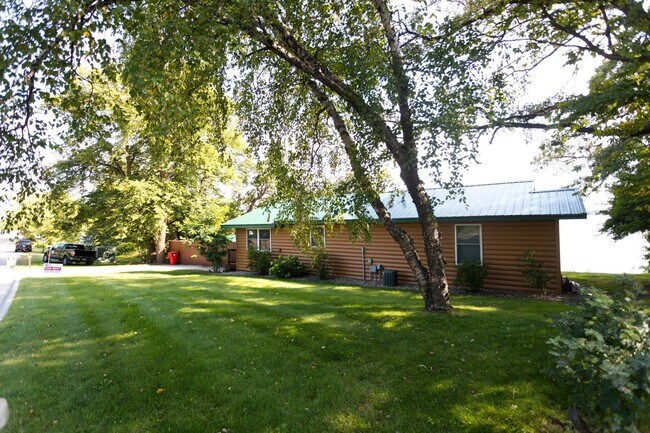 Building Photo - Furnished 2 Bedroom Home for Rent on Lake ...