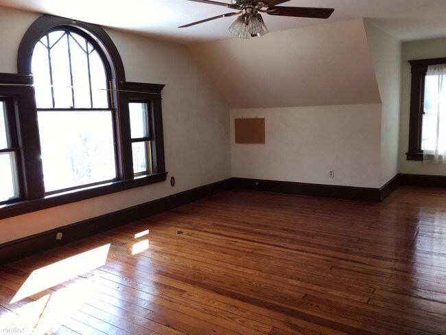 Foto del edificio - 590 Whitney Ave