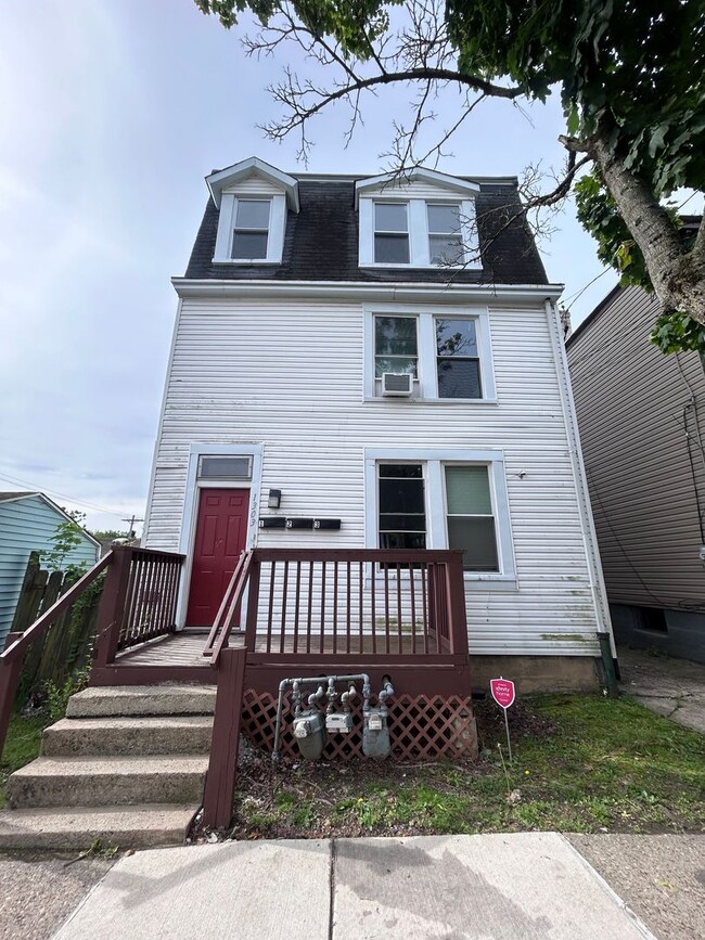 Building Photo - 1303 Woodland Ave