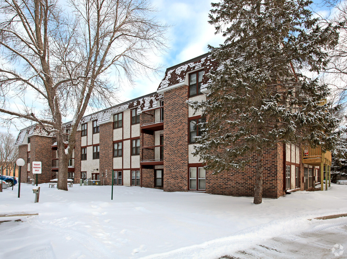 Primary Photo - Rothenburg Apartments