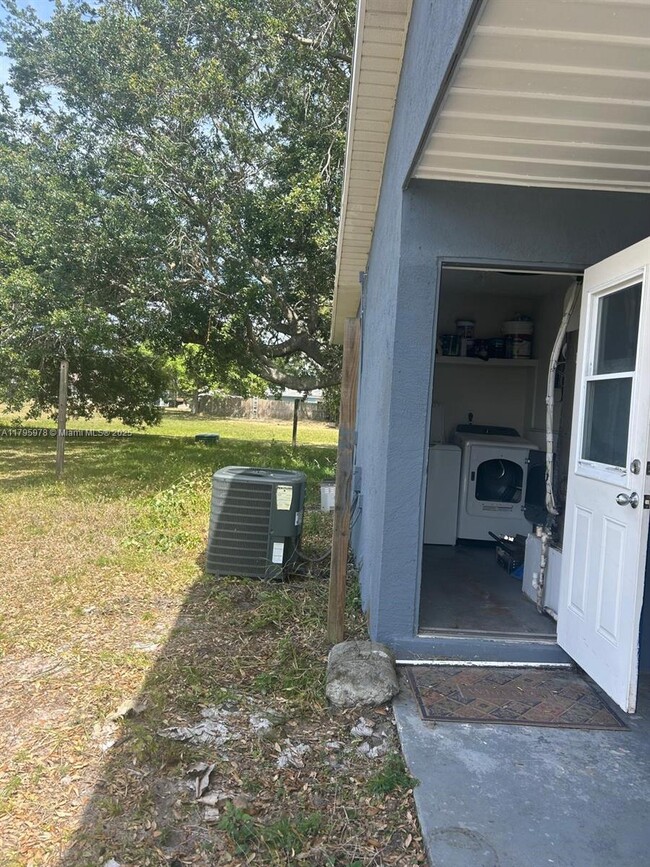 Building Photo - 1399 Cindy Cir NE