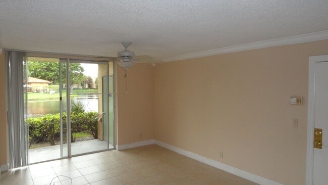 Building Photo - 2-Bed, 2-Bath Corner unit, Best location!