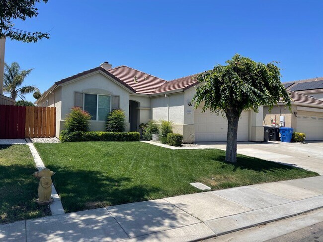 Foto del edificio - Ideal 4br/2ba single story with chefs kitchen