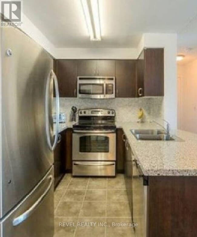 Building Photo - 4900 Glen Erin Dr