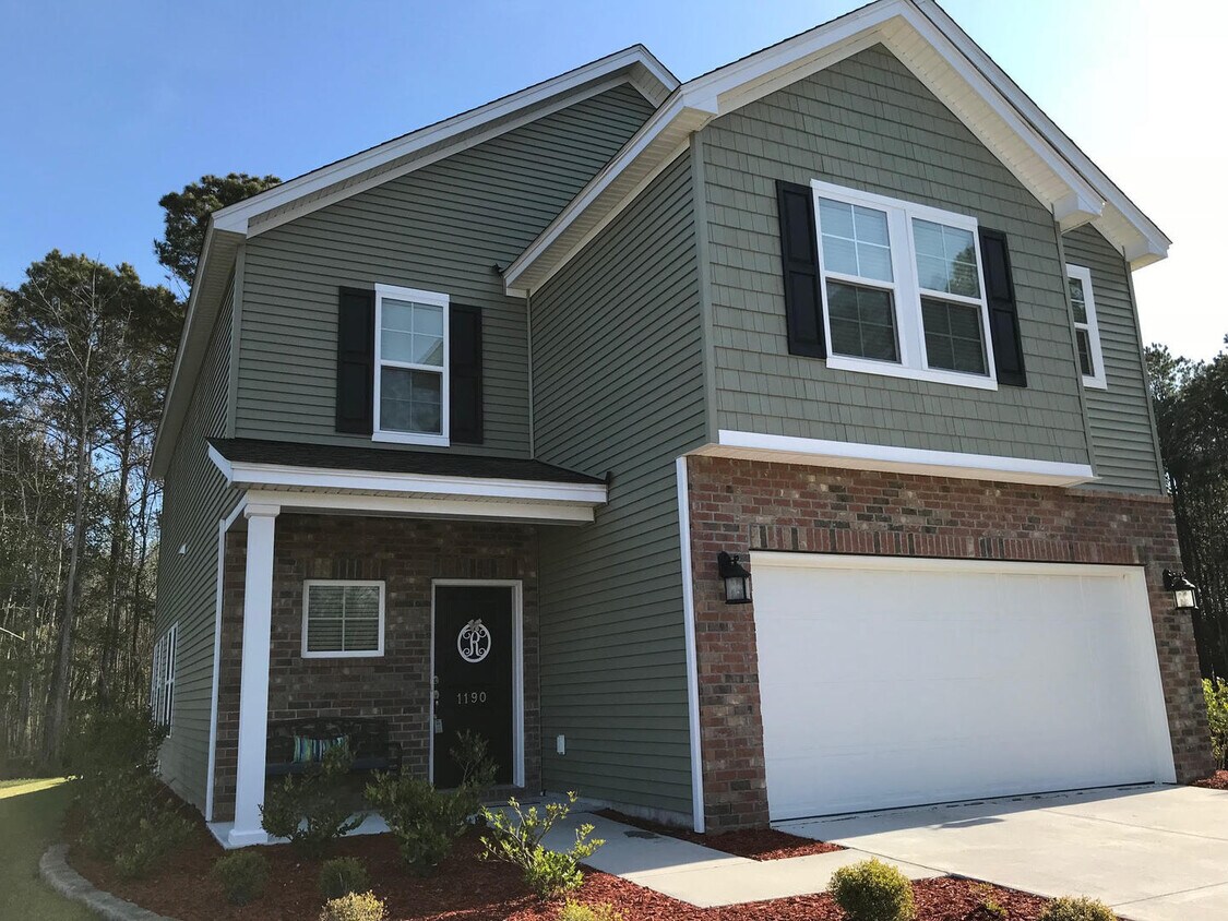Primary Photo - Upgraded 5BR Home in Tupelo with Pond Views