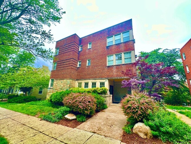 Great Studio in Glover Park/North Georgetown w/Murphy Bed, Walk-In Closet, Eat in Kitchen! - Great Studio in Glover Park/North Georgetown w/Murphy Bed, Walk-In Closet, Eat in Kitchen! Apartment