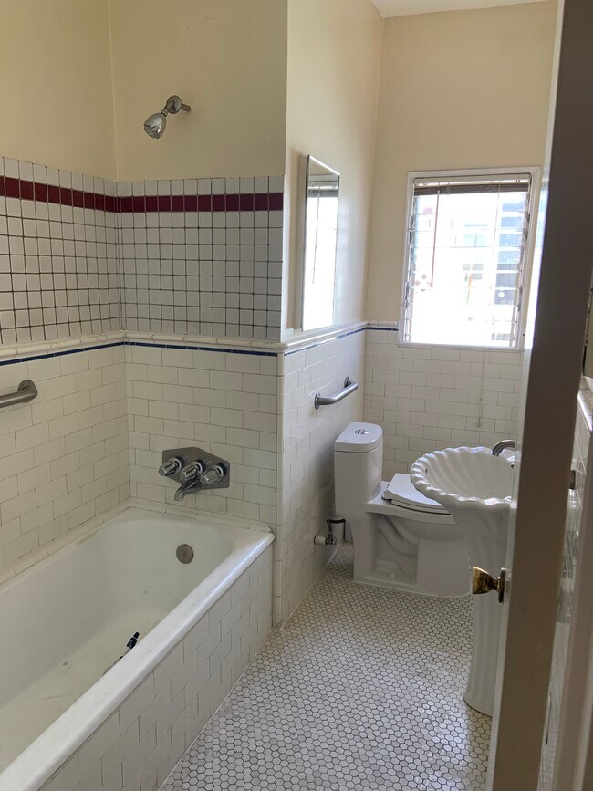 Baño - 206 Columbia Ave