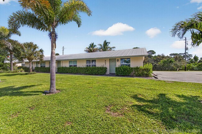 Building Photo - 8697 SE Hobe Ridge Ave