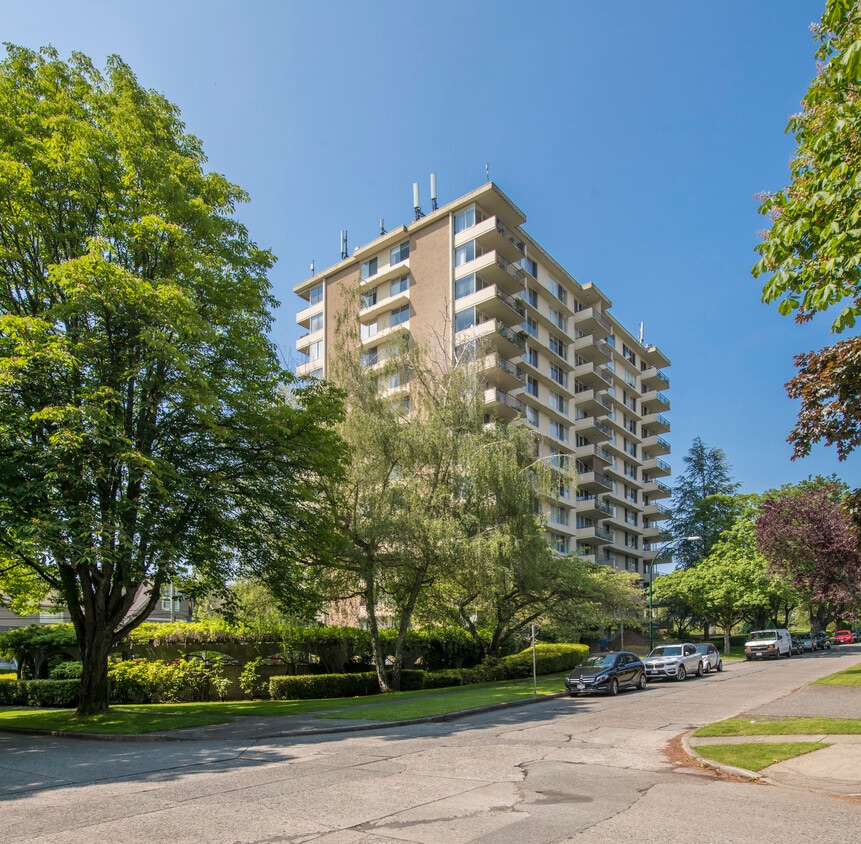 Primary Photo - Fontainbleau Apartments