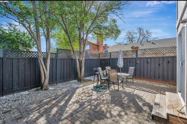 Foto del edificio - 18771 Park Tree Ln