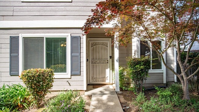 Building Photo - 142 Village Ct