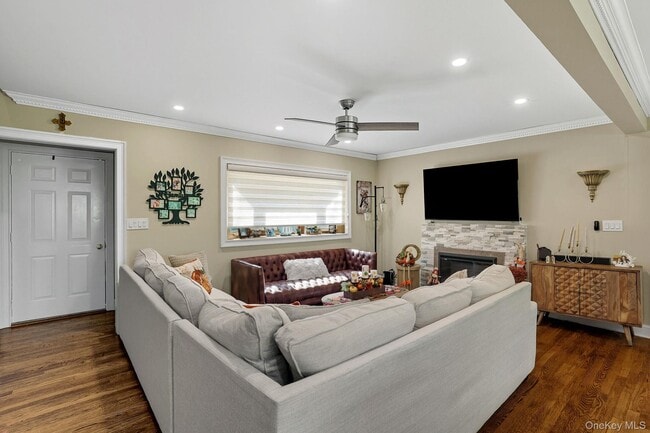 Foto del edificio - 110 Topland Rd