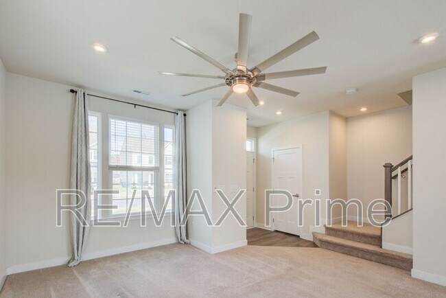 Building Photo - 255 Goldenstar Ln