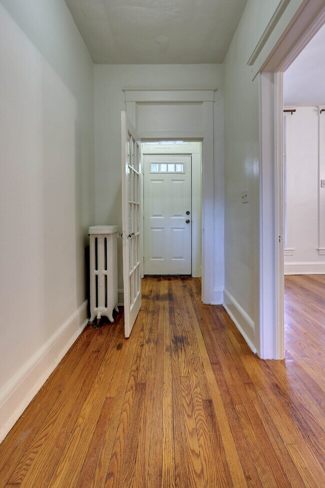 Building Photo - 3BD/1BA: Stunning Duplex in Baltimore City