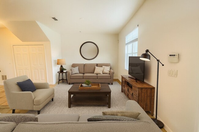 Building Photo - 10322 Hartford Maroon Rd