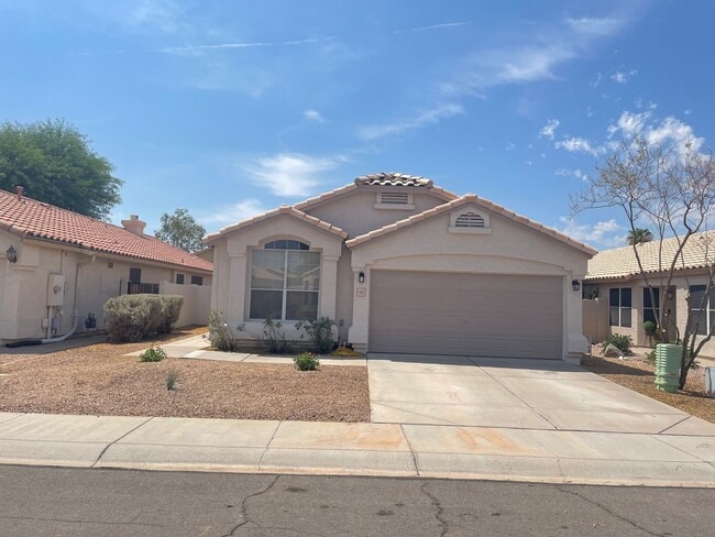 Photo - 1113 W SPARROW DR House