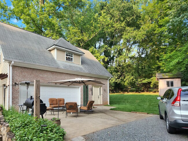 Building Photo - 2700 PENCOYD LN