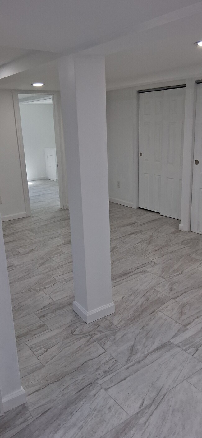 Foto del edificio - 28 Pineoaks Pl