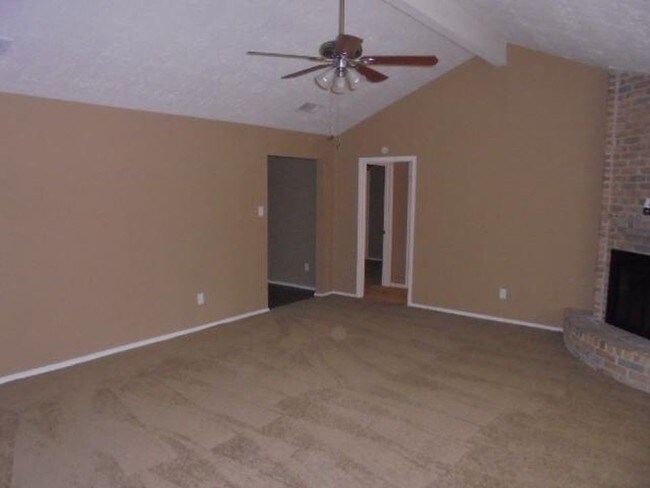 Building Photo - 1107 Vang Ct