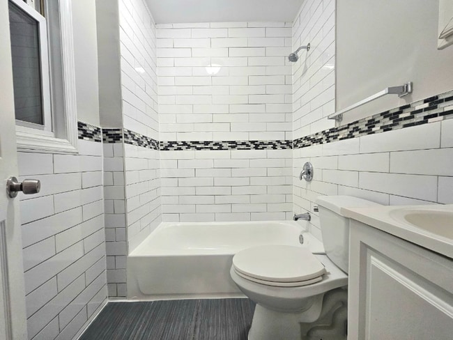 Building Photo - 487-418 18th Ave