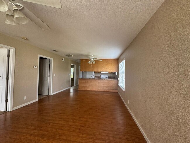 Foto del edificio - Spacious 2-Bedroom 2-Bathroom Duplex Apart...
