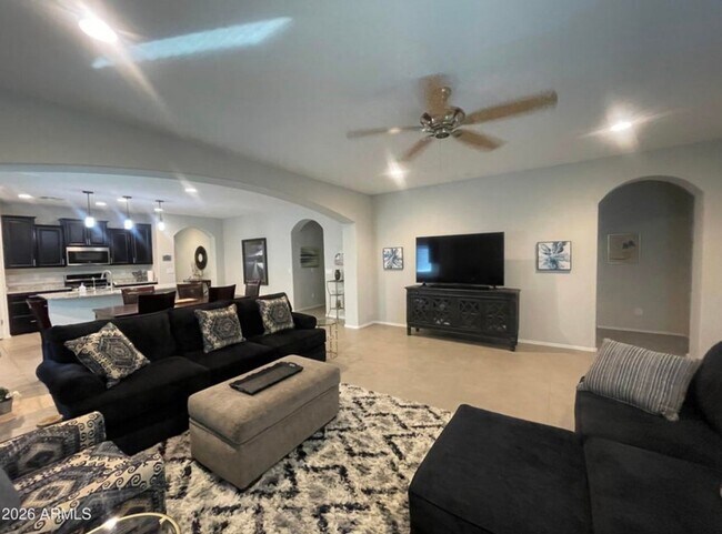 Foto del edificio - Furnished 3 Bed + Den in Anthem at Merrill Ranch | Resort Amenities