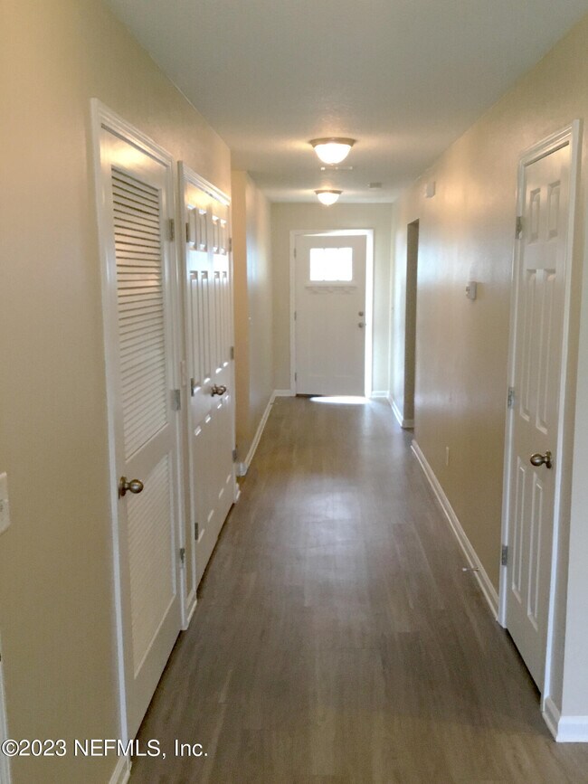 Foto del edificio - 9488 Thorn Glen Rd