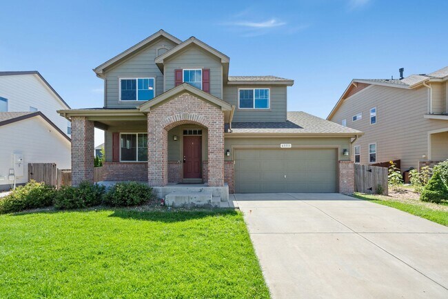 Building Photo - Huge 4 Bedroom Home!
