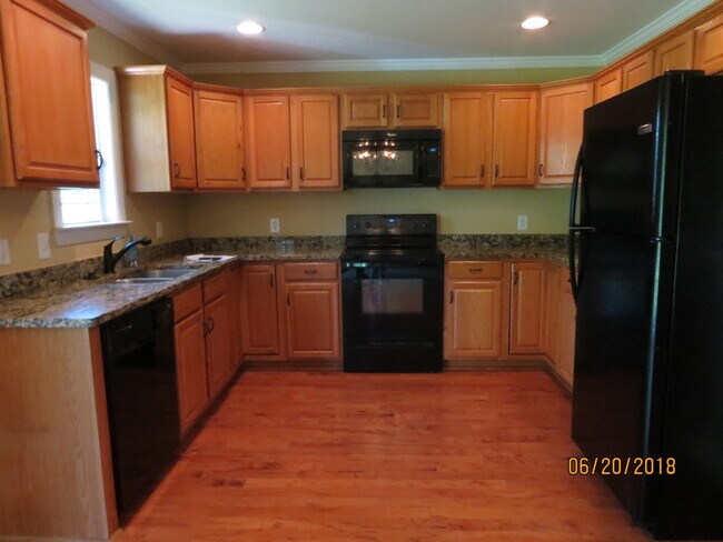 Building Photo - 5165 Ridge St.-Dalzell-Close to Shaw AFB- ...