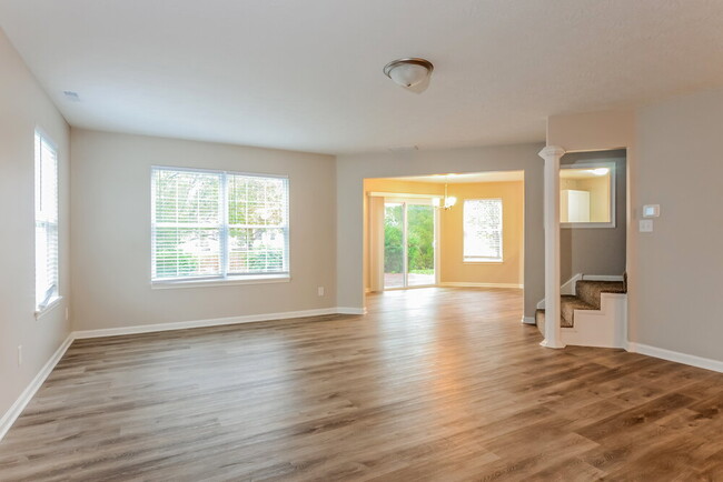 Foto del edificio - 914 Claiborne Ln
