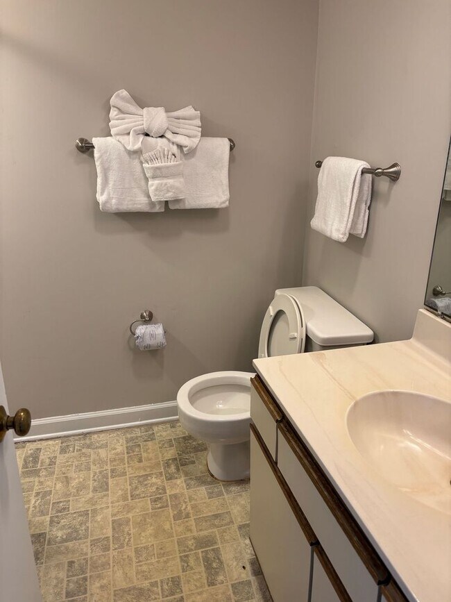 Building Photo - 2 Bedroom Furnished Condo in Myrtle Beach Resort