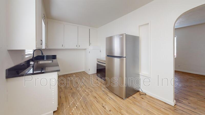 Foto principal - 2426 Court St